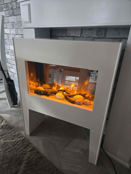 Photo of free White electric fire and surround (Winsford CW7) #1