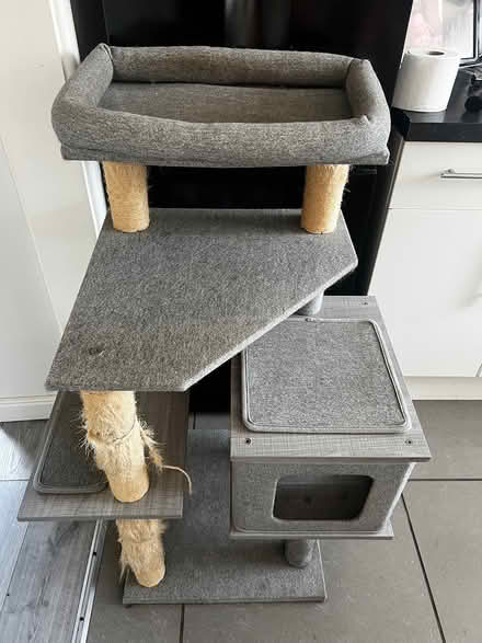 Photo of free Cat scratch post (Cf440ua) #2