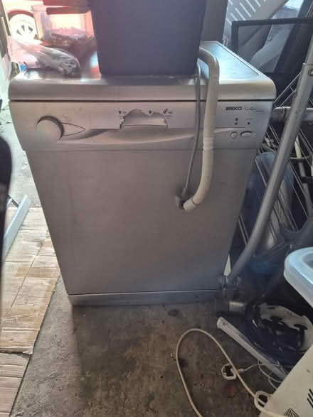 Photo of free Bed & dishwasher (Bracknell RG12) #4