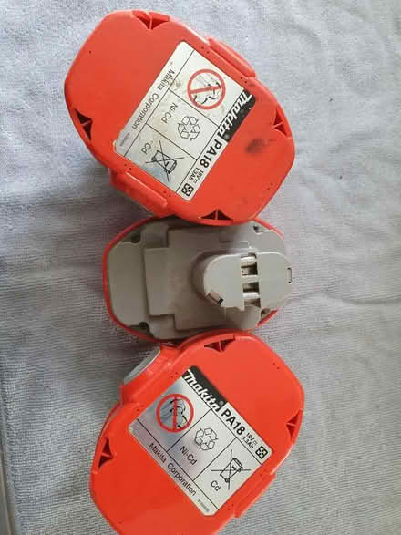 Photo of free Makita battery charger & batteries (B46 coleshill) #2