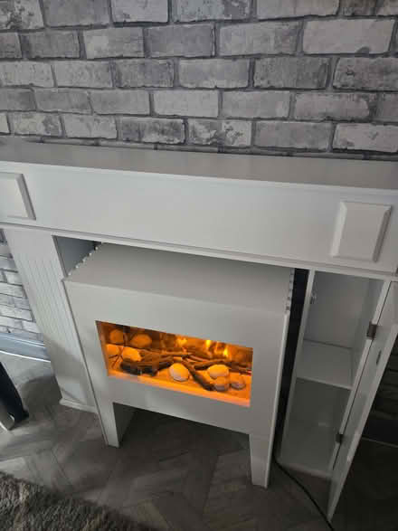 Photo of free White electric fire and surround (Winsford CW7) #2