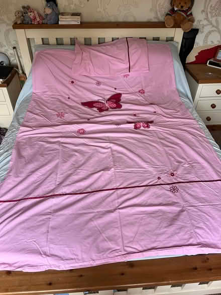 Photo of free Pink single duvet set (TA18) #1