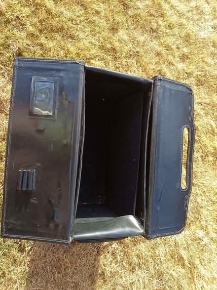 Photo of free Security lockable heavy leather workman's case (Earley RG6) #2
