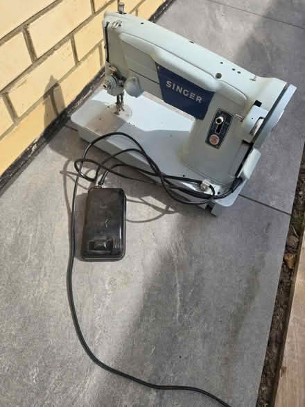 Photo of free Sawing machine SINGER (Stevenage SG2) #1