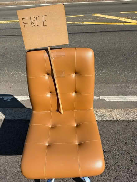 Photo of free Computer chair & floor mats (Elm street opposite Aquavia rd) #1