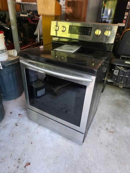Photo of free Electric Stove/Oven (Gates Farm Road, Lebanon, CT) #2
