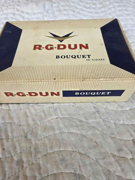 Photo of free R*G*Dun cigar box (Howell) #1