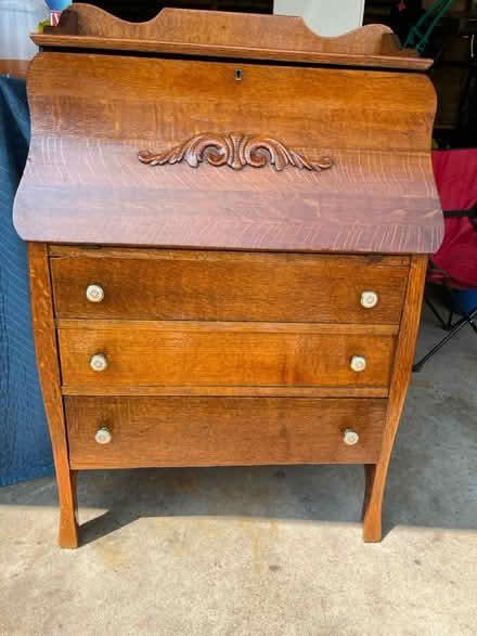 Photo of free Desk (West Hartford Center) #1
