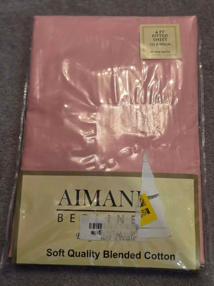 Photo of free Pink fitted sheet for small double bed (Barkingside IG5) #1