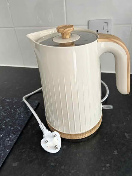 Photo of free Cream scandi kettle (ware SG12) #2