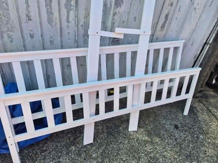 Photo of free Bed & dishwasher (Bracknell RG12) #1