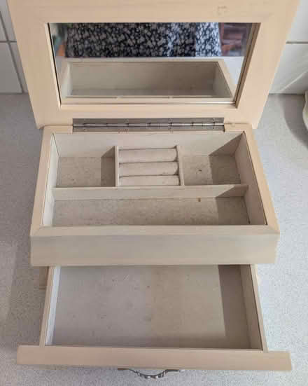 Photo of free Jewellery box (Iffley Road (OX4)) #2