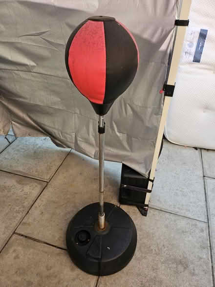 Photo of free Kist punch bag on stand (Swinton M27) #1