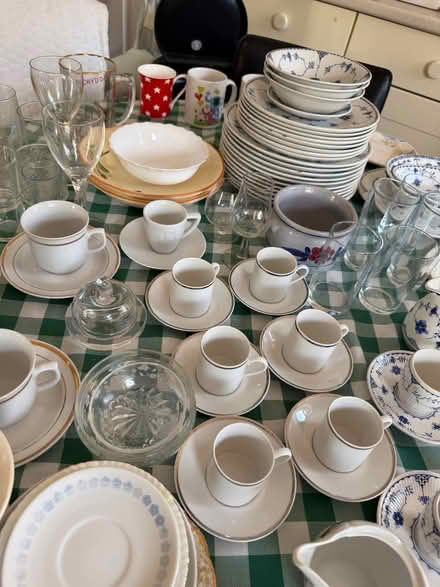 Photo of free Cookware, tableware and bedding (Brightwell Baldwin OX49) #4