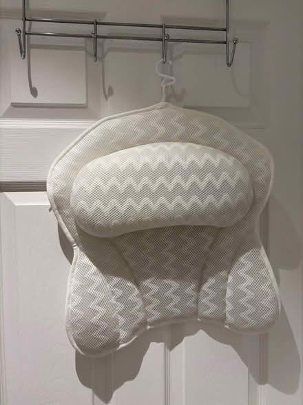 Photo of free Used bath pillow (Park street st albans AL2) #1
