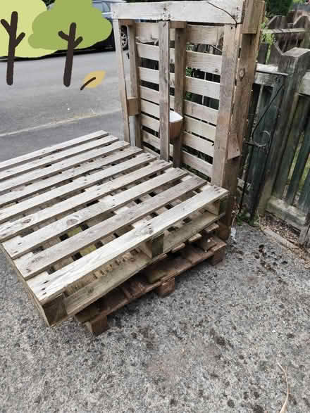 Photo of free 4 large pallets (Mansfield, NG18) #1