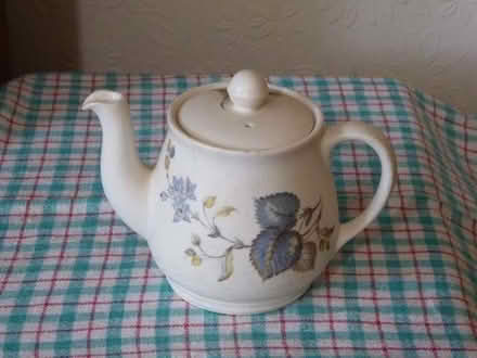 Photo of free China teapot (Tilgate RH10) #1
