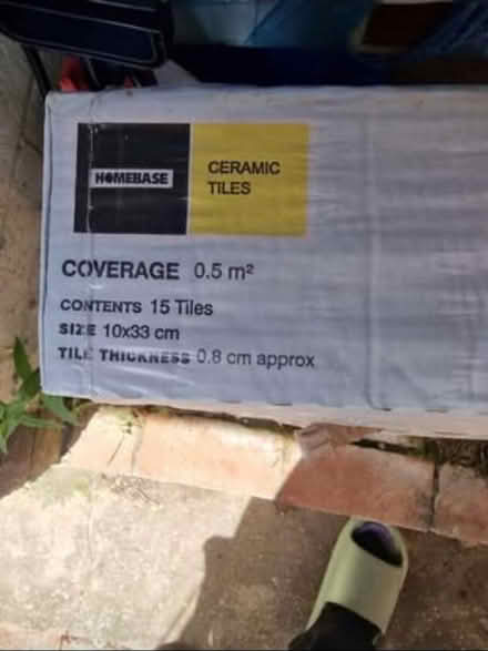 Photo of free 4 packs of ceramic wall tiles (Luton LU2) #3