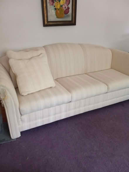 Photo of free couch on curb (North side) #1