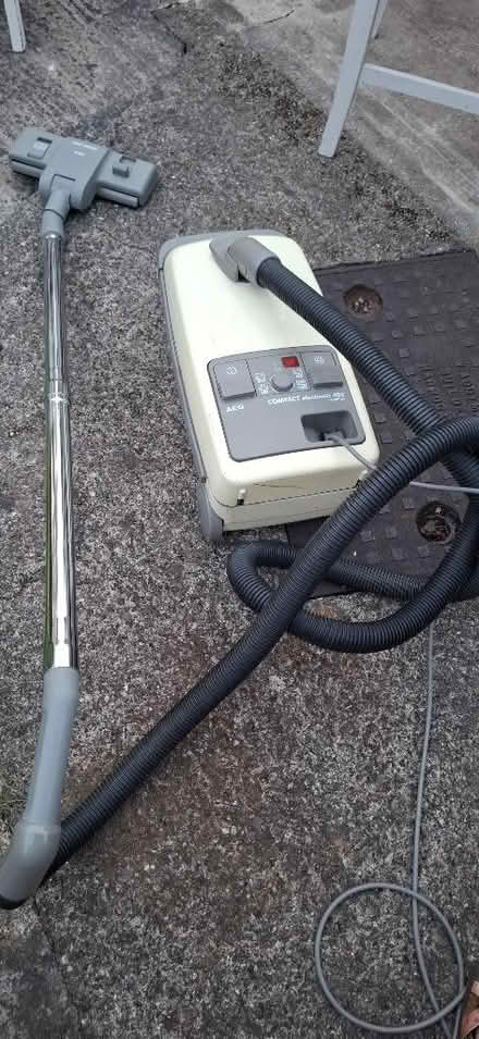 Photo of free Vacuum cleaner (Harrogate HG1) #1