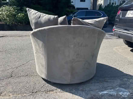 Photo of free Oversized Chair and Pillows (Harbor Heights Mamaroneck) #2