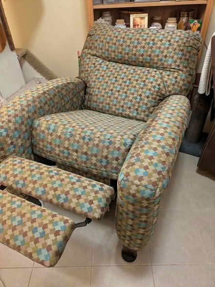 Photo of free recliner (Haverhill at N Anover line 495) #1