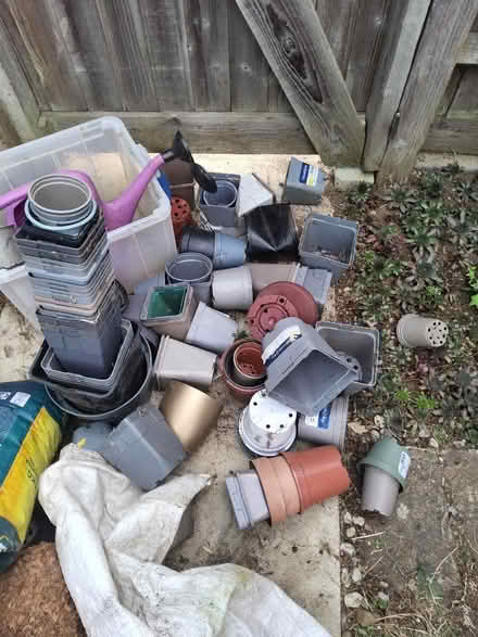 Photo of free A load of plastic plant pots (Netherfield MK6) #1