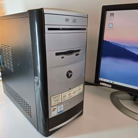 Photo of free Old computer - very slow running Linux (Meersbrook S8) #1