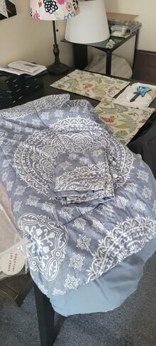Photo of free queen size comforter with 2 shams #1