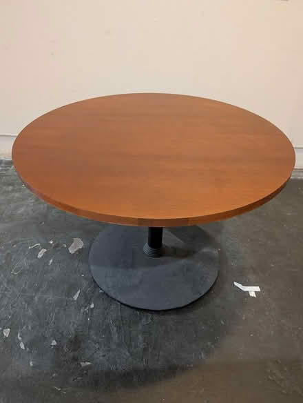 Photo of free Round dining/conference table (Dumbo, Brooklyn) #1