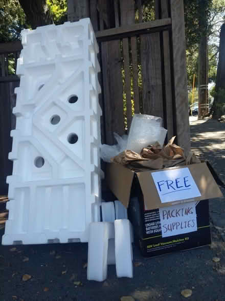 Photo of free Assorted packing materials (Piedmont Ave) #1