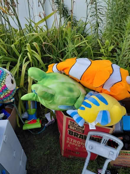 Photo of free toyes and bed (South Brunswick) #3