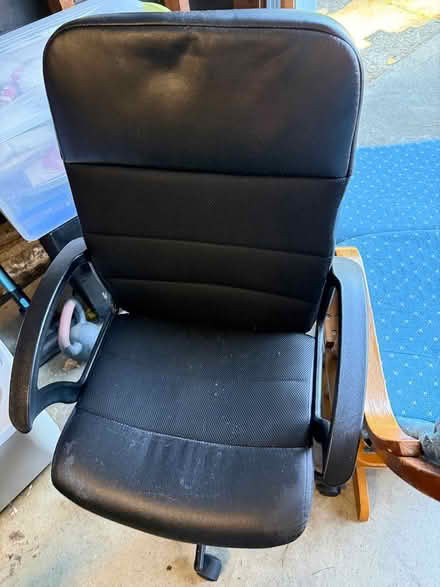 Photo of free Desk chair (Key blvd) #1