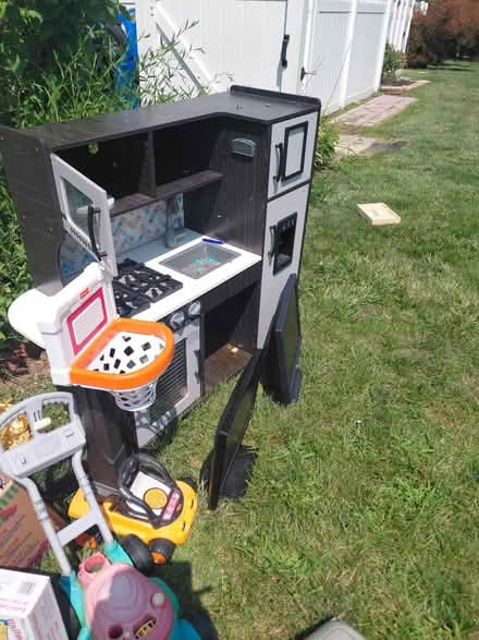 Photo of free toyes and bed (South Brunswick) #4
