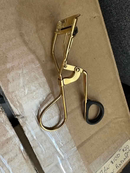 Photo of free Eyelash curler (L5L 5P5) #1