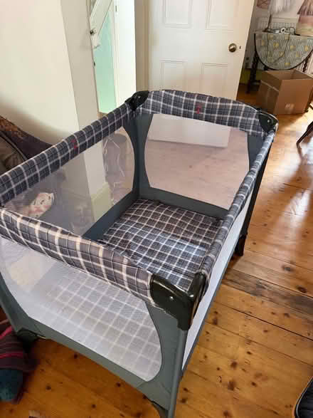 Photo of free Travel crib (Aldrington BN3) #1