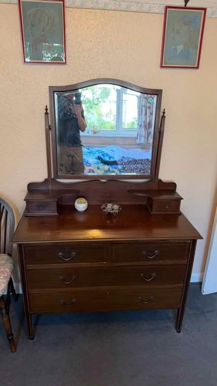 Photo of free Dressing table with mirror (Twickenham TW1) #1