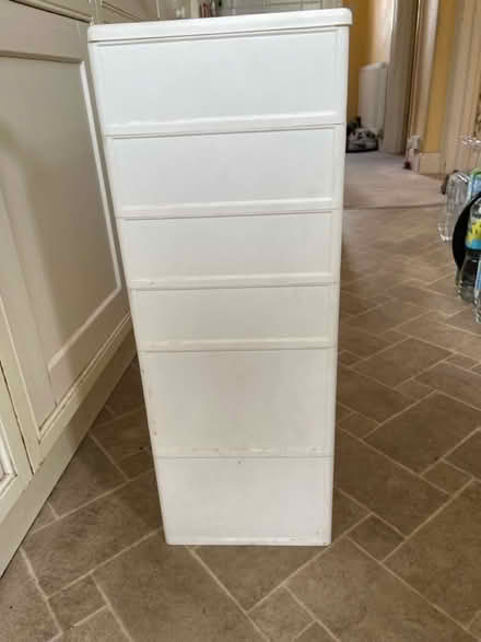 Photo of free Small plastic drawer unit (TW3 area off central Avenue) #2