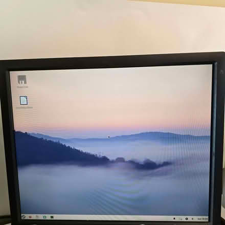 Photo of free Old computer - very slow running Linux (Meersbrook S8) #2