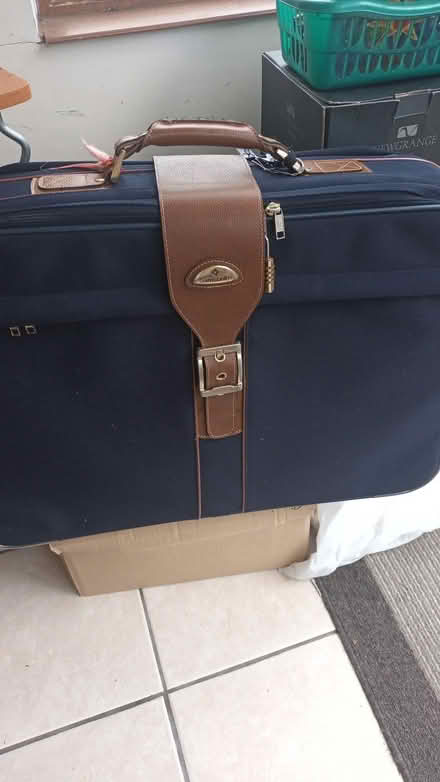 Photo of free Samsonite suitcase (Dublin 16) #1
