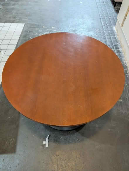 Photo of free Round dining/conference table (Dumbo, Brooklyn) #2
