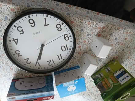 Photo of free Misc. household items: energy monitoring plugs, clock (Sinfin DE24) #1
