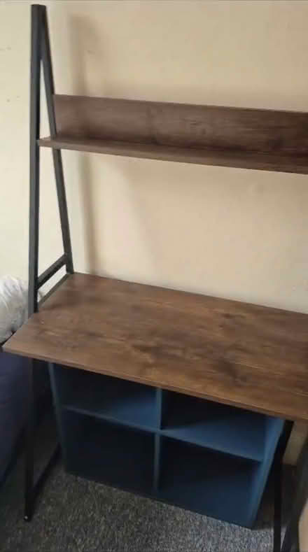 Photo of free Small Desk (Streatham SW16) #1