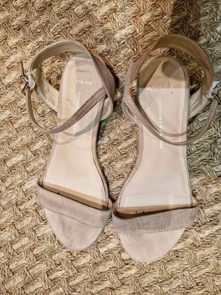 Photo of free Pink sandals (Denton M34) #1