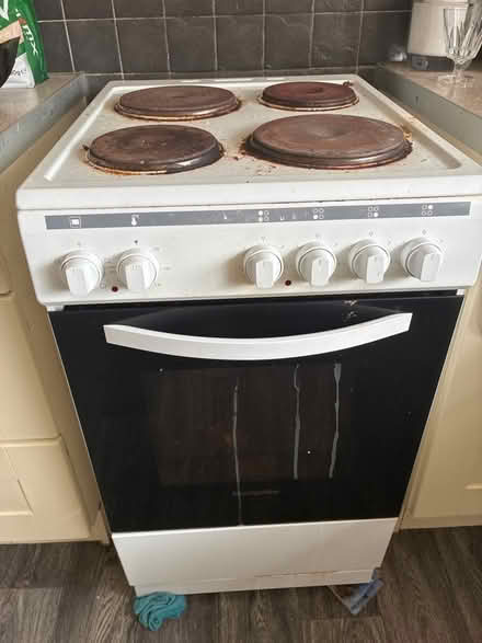 Photo of free Stove with oven. (Walkden M28) #1