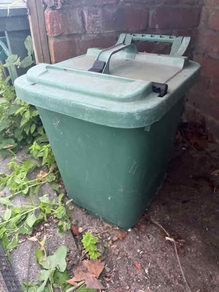 Photo of free Small garden / food waste bin (Bromley North BR1) #1