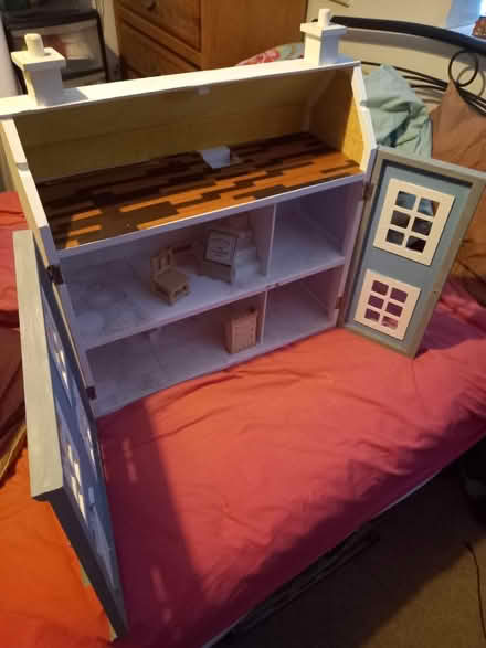 Photo of free Dolls house (GU11) #1