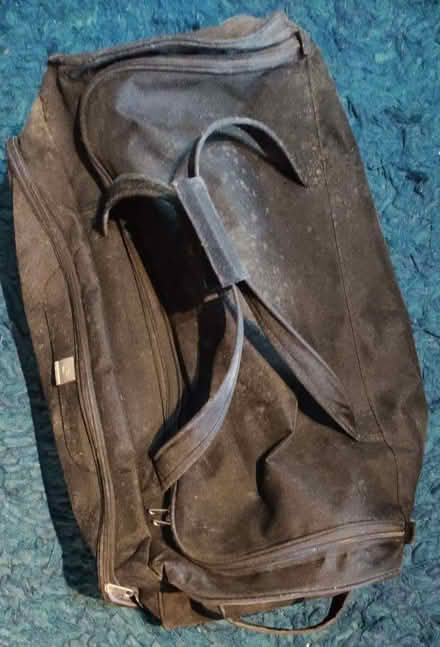Photo of free Large black sports/travel holdall (Teddington TW11) #1