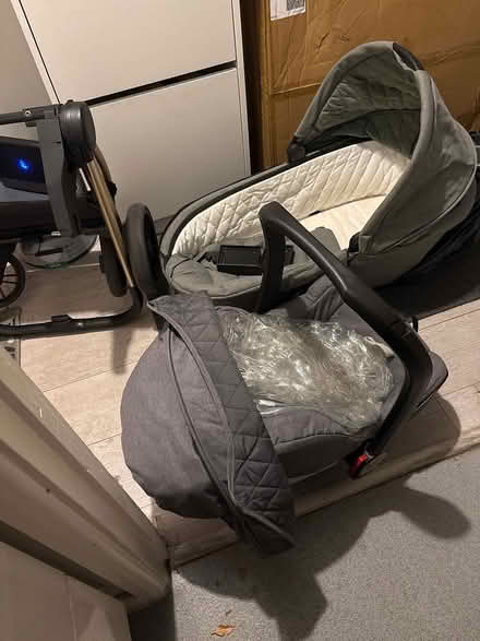 Photo of free Car seat/ buggy (Edgware) #1