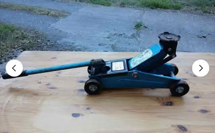 Photo of Car Hydraulic Trolley Jack (Aggborough DY10) #1